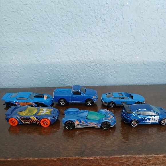 Hot Wheels Mattel Lot 36 Cars w/ Carrying Case Holds 100 Cars - Picture 12 of 16